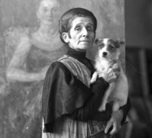 Olga Boznańska z psem na tle obrazu - 1930 r
